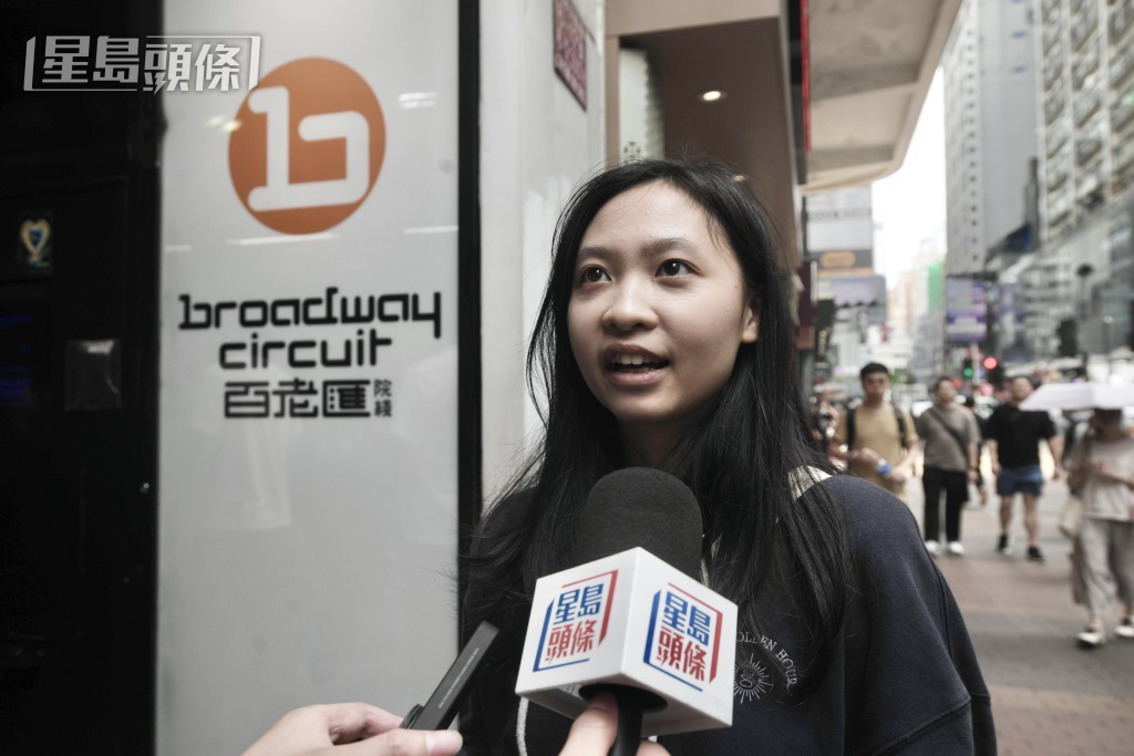 陳小姐本身有睇戲習慣，直言戲院日比平時多了很多人，「睇戲都係少啲人好啲。」