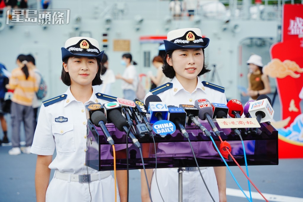 宋妍瑤（左）、唐冉（右)。