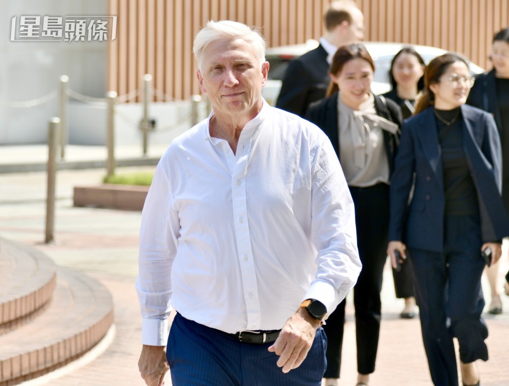 鄺港傑的代表大律師Trevor Beel 鄺港傑的代表大律師Trevor Beel