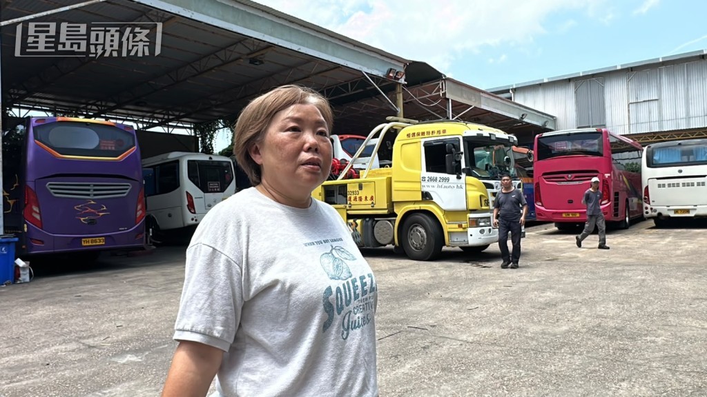 車房內一名女子稱對事件不清楚。 車房內一名女子稱對事件不清楚。