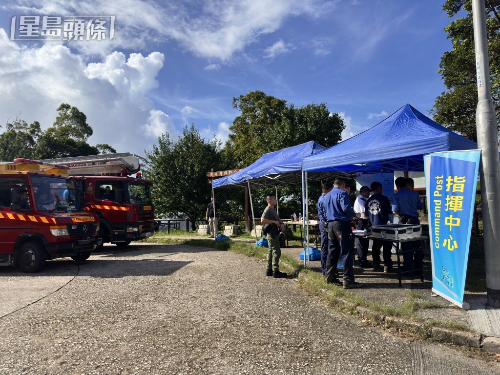 救援隊伍在清水灣郊野公園停車場設立指揮中心。梁國峰攝