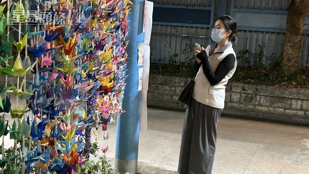 有市民在現場悼念。 有市民在現場悼念。