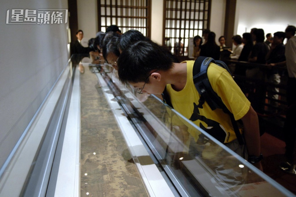 2007年假香港藝術館舉行的「國之重寶 ─  故宮博物院藏晉唐宋元書畫展」。資料圖片