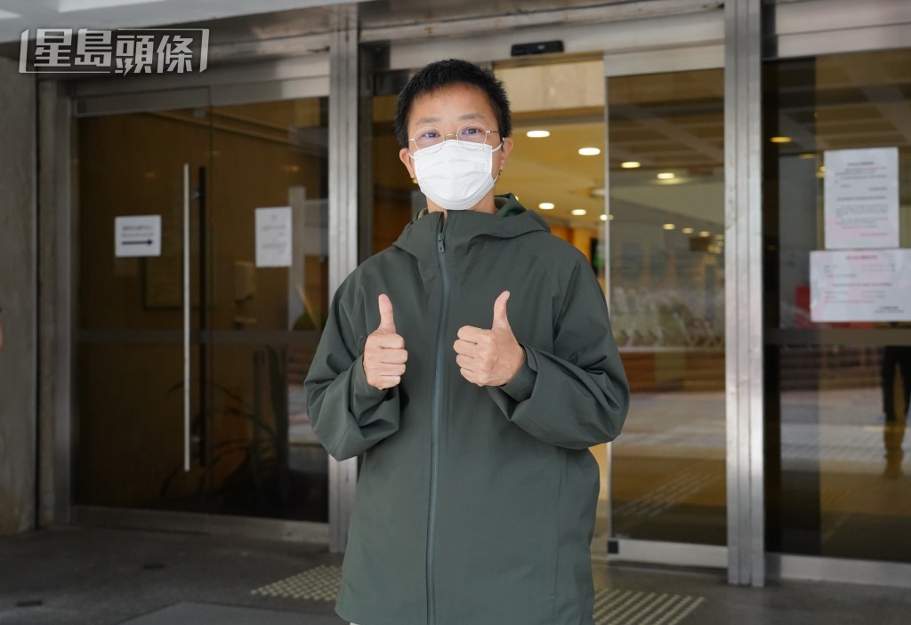 潘麒智在庭外指，对潘焯鸿被判囚一事，感到开心及高兴。叶伟豪摄