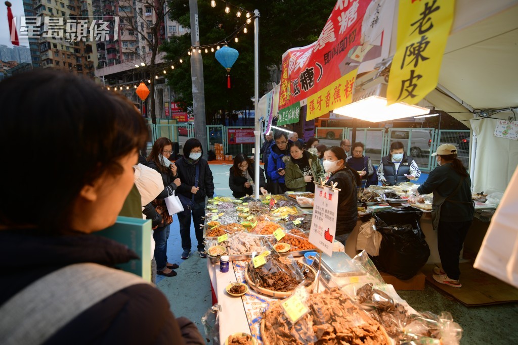 观塘夜市人流畅旺。资料图片