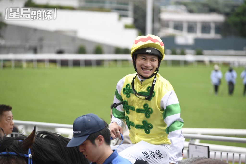 早前因不小心策騎而被罰停賽的華將周俊樂，將在下周三谷草賽事復出。