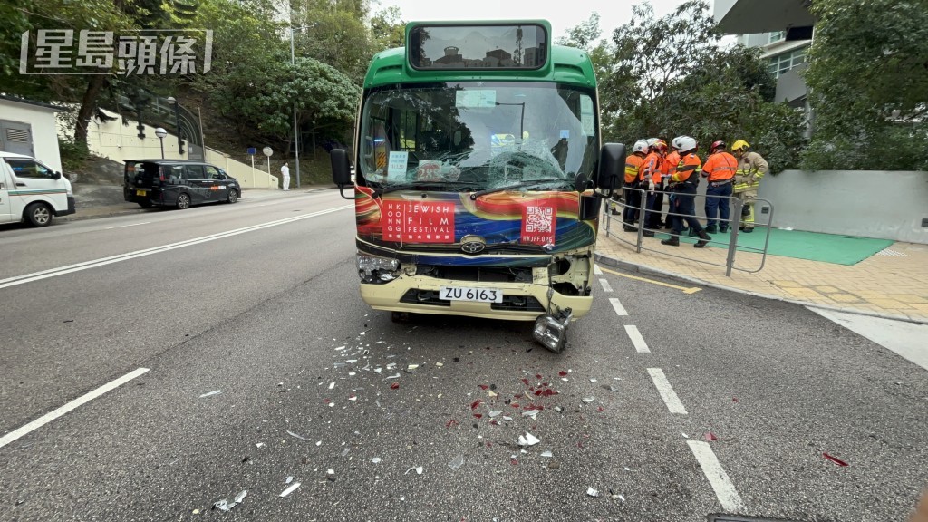 另一輛涉事小巴行走28S路線。 另一輛涉事小巴行走28S路線。