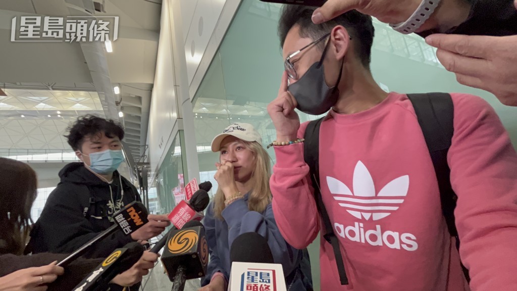 旅客杜小姐指心情未受航班延誤影響。蔡楚輝攝 旅客杜小姐指心情未受航班延誤影響。蔡楚輝攝