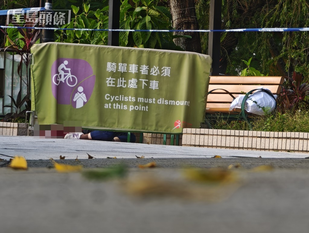 女死者滿身鮮血。蔡楚輝攝