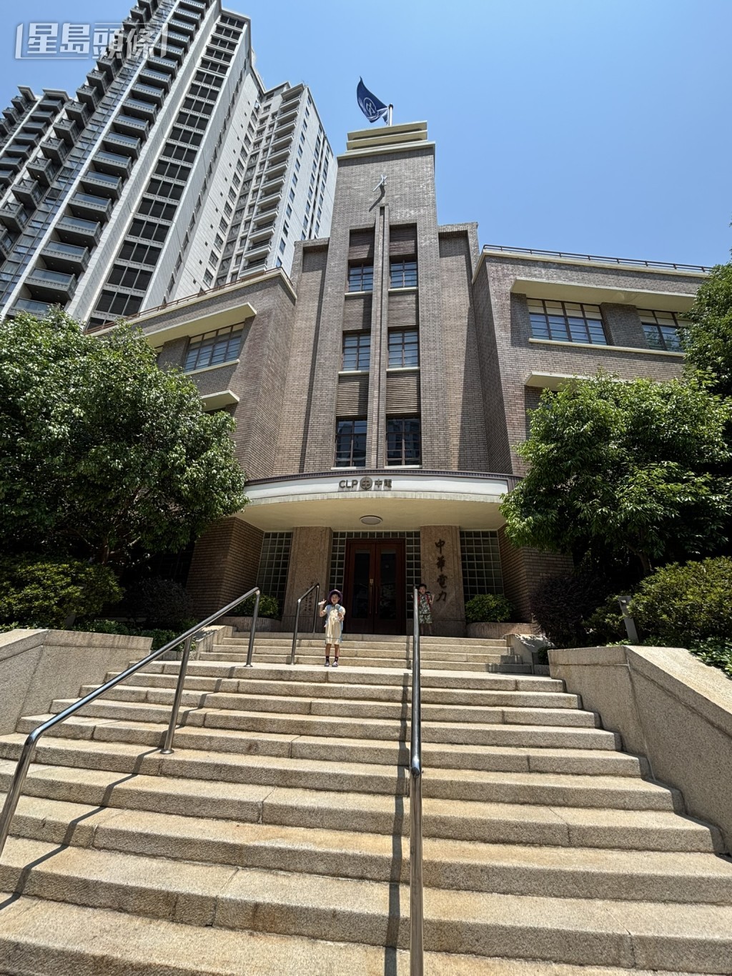 中電鐘樓文化館坐落於中電鐘樓內。鐘樓於1940年落成，位處九龍亞皆老街，為一級歷史建築。（圖片來源：《親子王》）