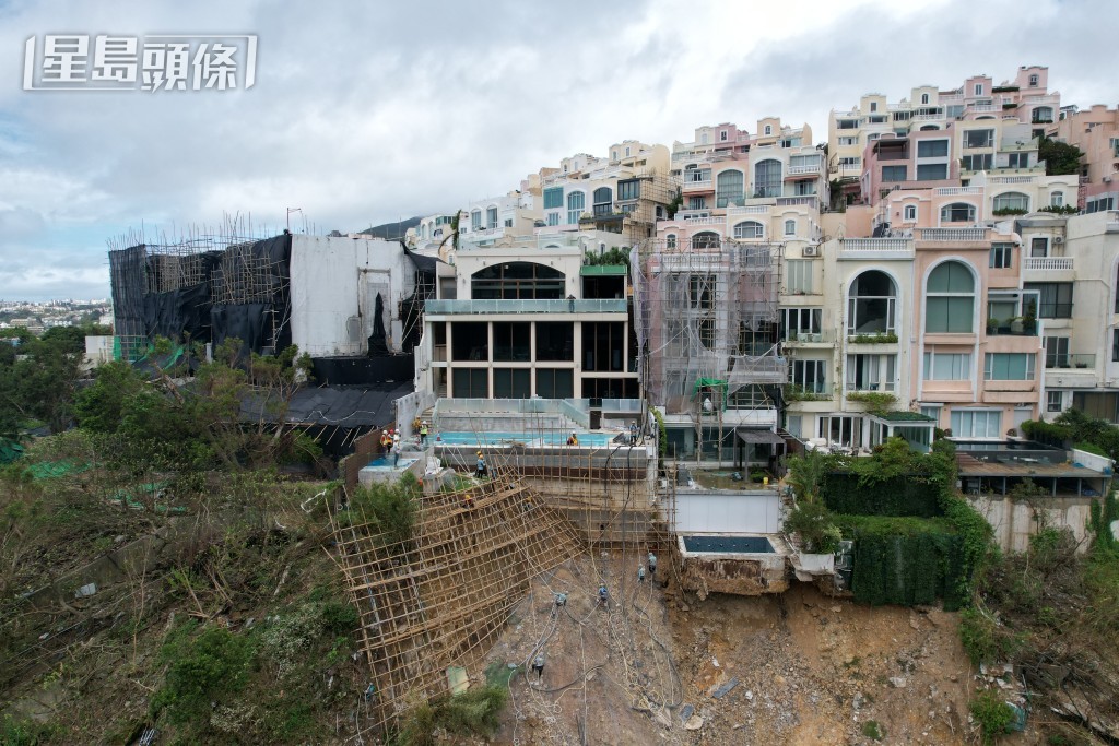70号屋已放两条黑色胶喉落山坡，准备喷浆加固。梁国峰摄