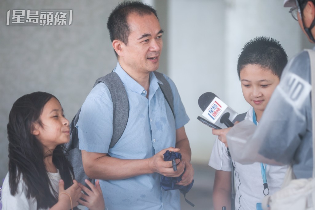 周先生專程帶子女到杏花邨感受風力，學習不要與大自然對抗。何家豪攝
