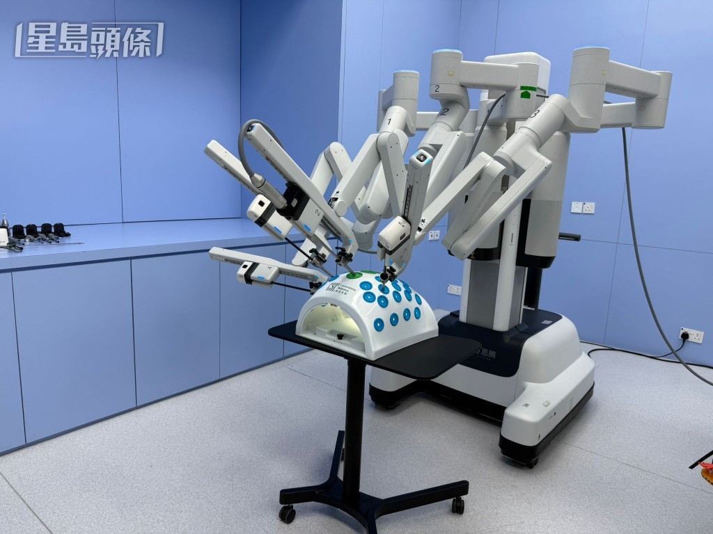 自2022年年中起,團隊進行超過200多場臨床試驗,包括內地及香港的醫院及病人也參與其中。第一批測試就與威爾斯親王醫院合作,挑選了約60名患者,測試涵蓋結直腸外科、泌尿外科和胃腸外科等多項專科手術。 自2022年年中起,團隊進行超過200多場臨床試驗,包括內地及香港的醫院及病人也參與其中。第一批測試就與威爾斯親王醫院合作,挑選了約60名患者,測試涵蓋結直腸外科、泌尿外科和胃腸外科等多項專科手術。