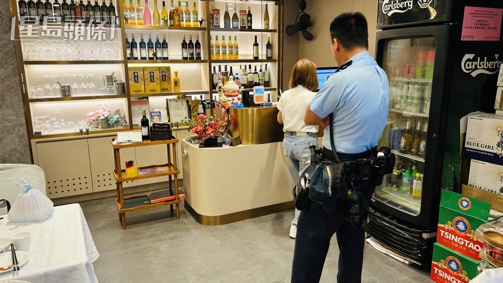 酒樓經點算損失約10萬元現金。