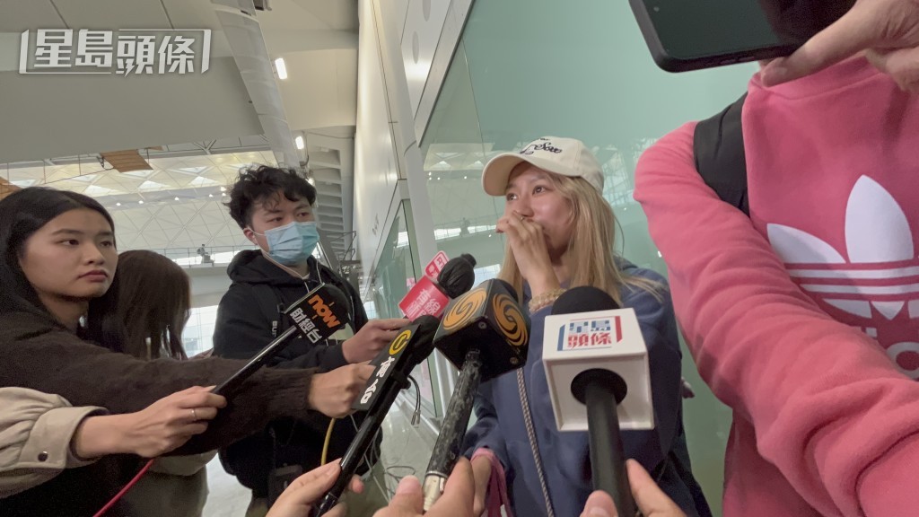 旅客杜小姐遇上航班延誤滯留,直言「好攰」。蔡楚輝攝 旅客杜小姐遇上航班延誤滯留,直言「好攰」。蔡楚輝攝