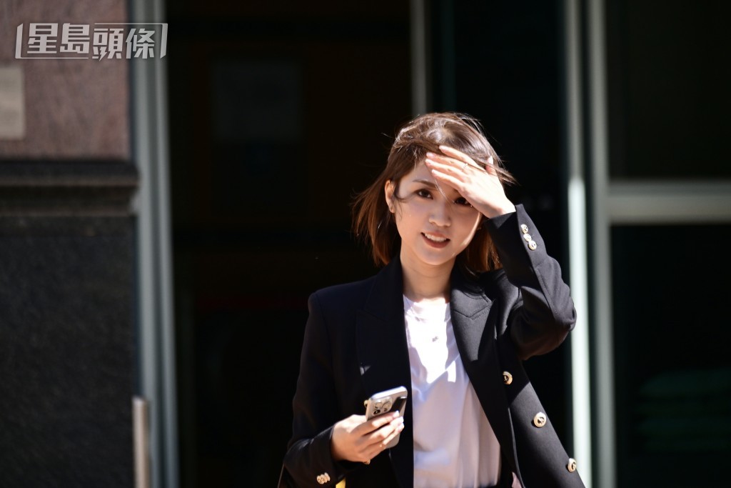 林頴彤離開法庭前接受傳媒訪問。陳極彰攝