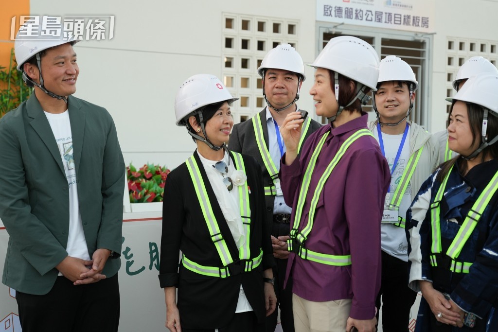 何永賢指與羅淑佩共事16個月,大家合作處理過許多不同項目。 何永賢指與羅淑佩共事16個月,大家合作處理過許多不同項目。