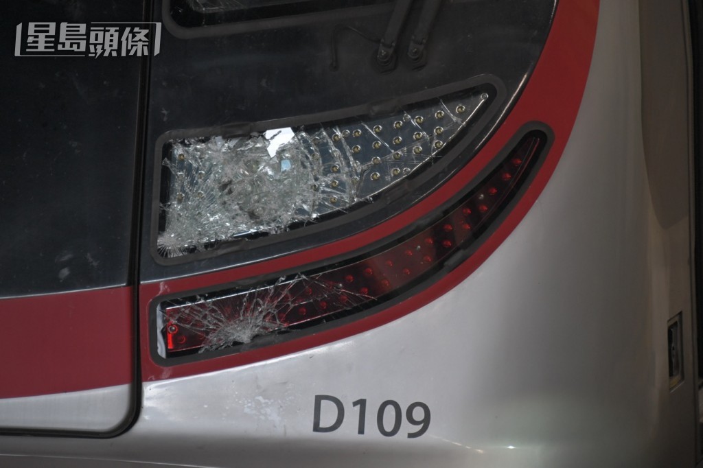 列車左邊車頭損毀。楊偉亨攝 列車左邊車頭損毀。楊偉亨攝