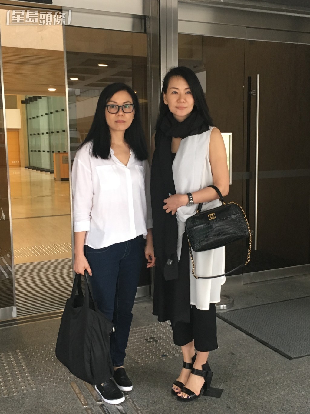 其中兩名原告左起三女麥麗萍和么女麥美華。資料圖片 其中兩名原告左起三女麥麗萍和么女麥美華。資料圖片