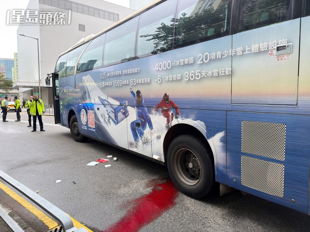 案發後現場遺下大灘血漬。資料圖片