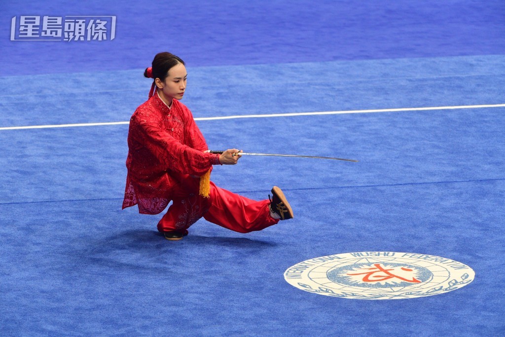 武術港將陳穗津完成太極拳、太極劍全能項目,摘走一面銅牌 陳極彰攝 武術港將陳穗津完成太極拳、太極劍全能項目,摘走一面銅牌 陳極彰攝