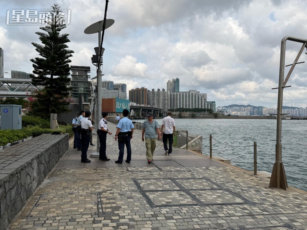 警方在海滨进行调查。曾志恒摄 警方在海滨进行调查。曾志恒摄