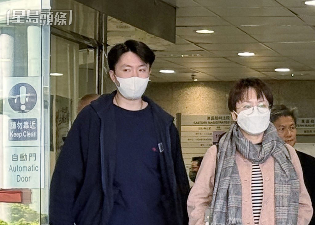 區焯基(白色口罩男子)。 區焯基(白色口罩男子)。