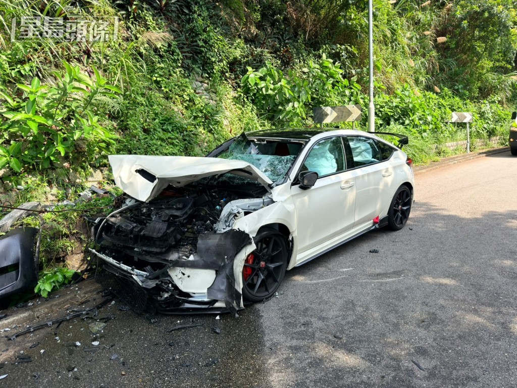 Type R車頭嚴重損毀。 Type R車頭嚴重損毀。