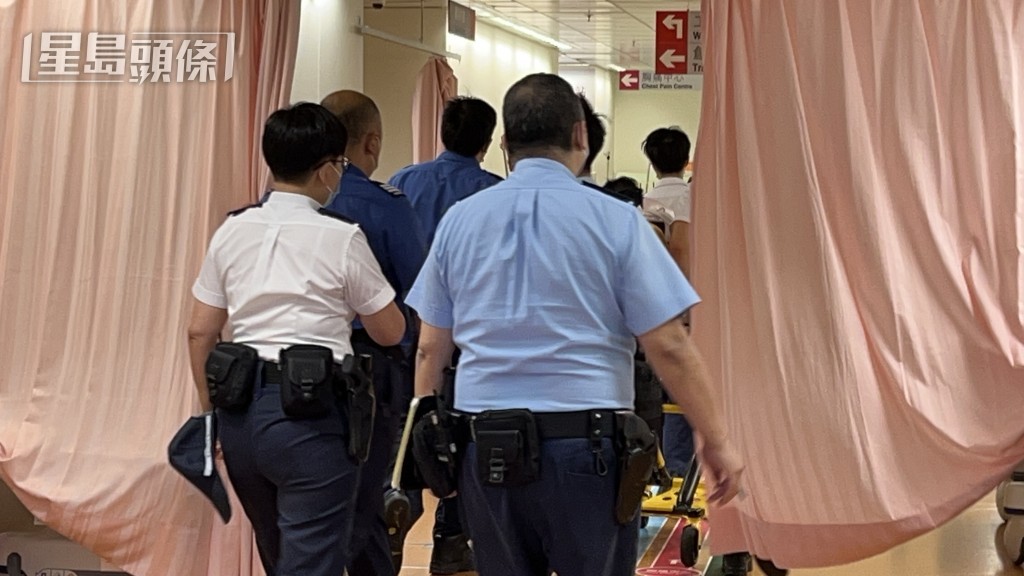 警員在醫院調查事件。