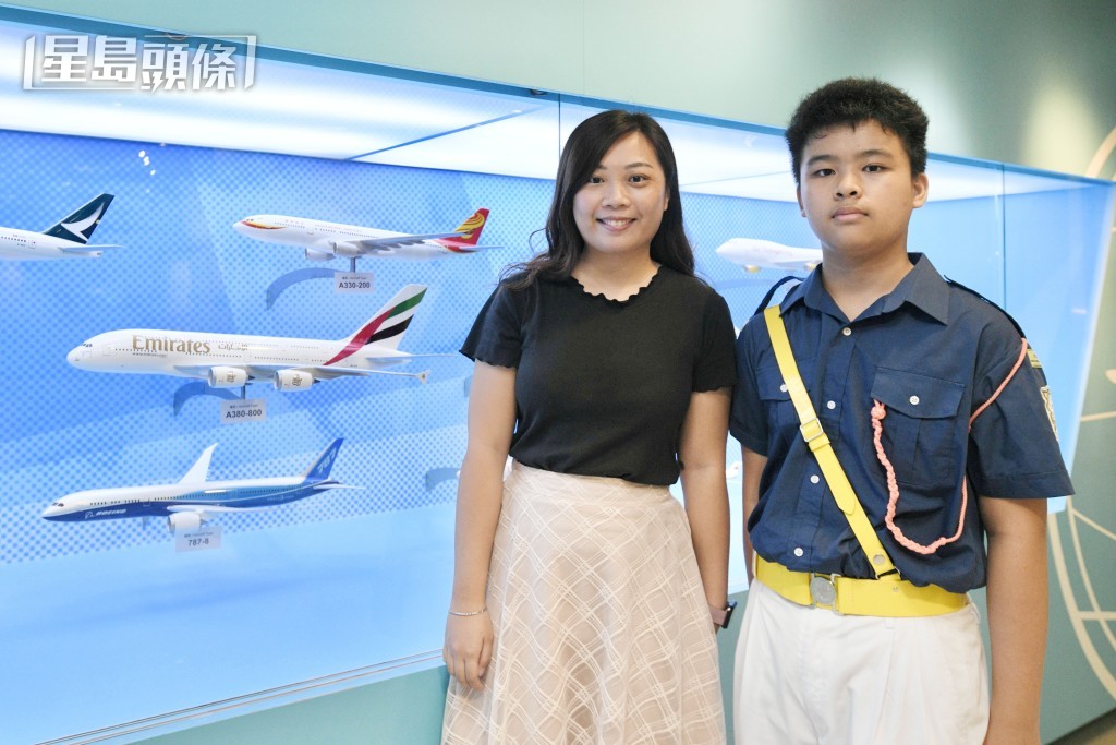 學生隊員董濬東（右）希望通過活動，豐富他在航空方面的知識。