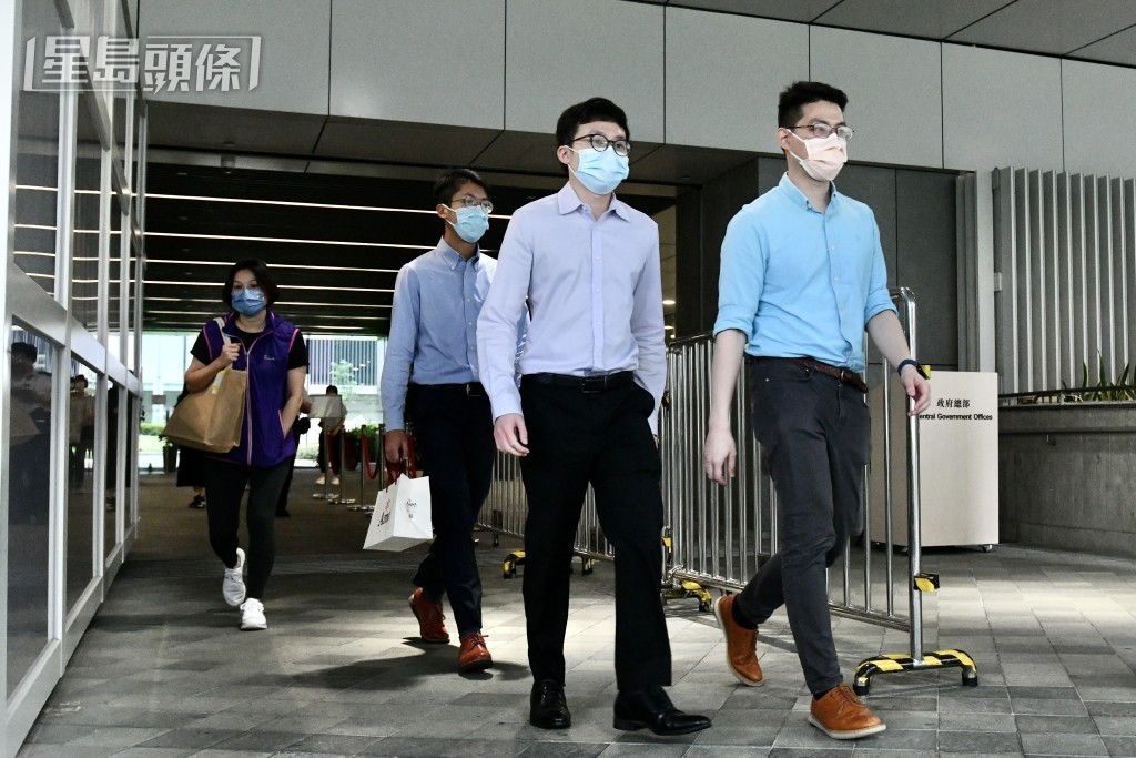 翻查資料，2022/23年度公務員總離職人數達10,126人，當中近4,000人是自行辭職。資料圖片