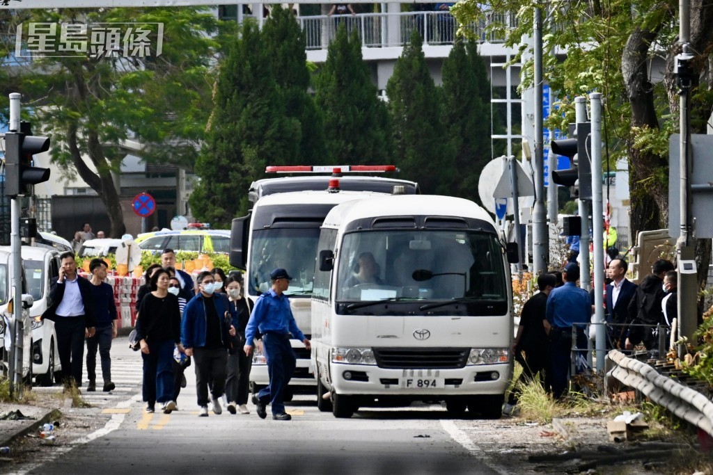 死者家屬到達現場路祭。蘇正謙攝 死者家屬到達現場路祭。蘇正謙攝