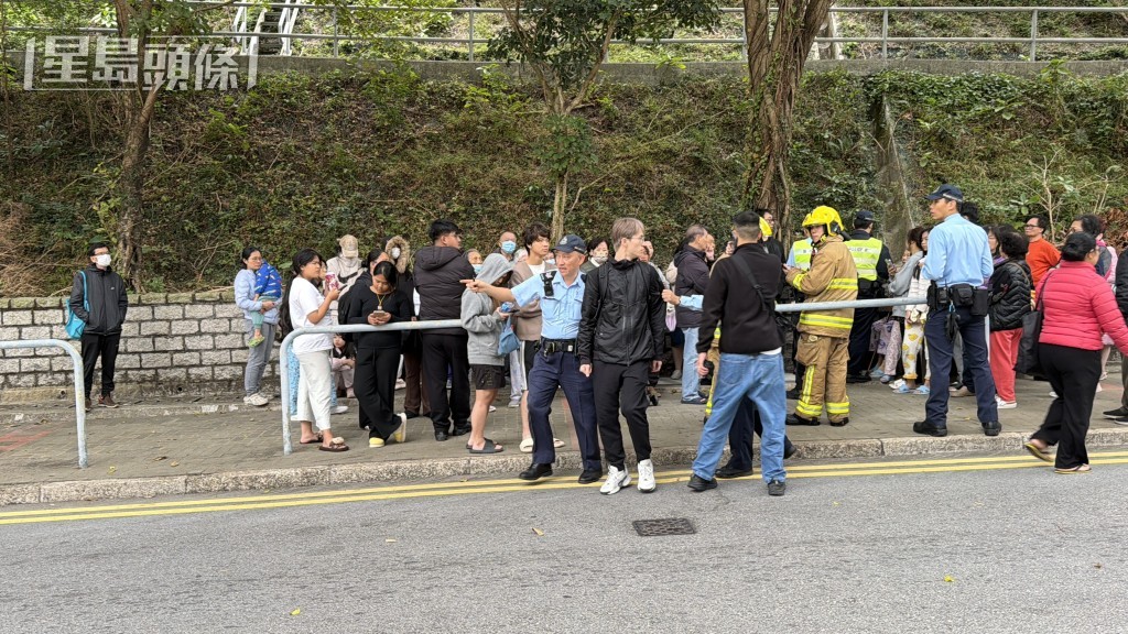 大批居民疏散。