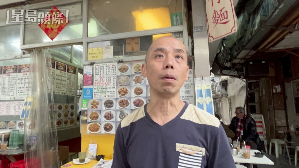 街坊講述死者情況。蔡楚輝攝