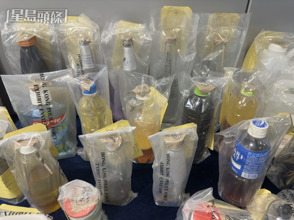 警方檢獲不同種類的化學原材料及化學物品。梁國峰攝 警方檢獲不同種類的化學原材料及化學物品。梁國峰攝