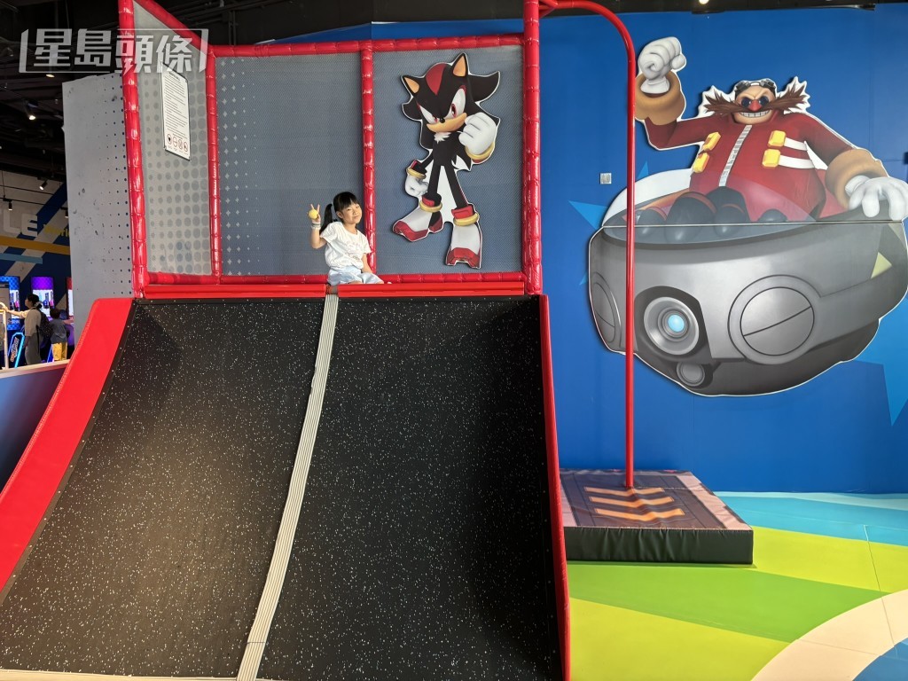 SONIC Stadium超音鼠競技場以超音鼠為主題，不但吸引兒童前來競技，也勾起家長的童年打機回憶。（圖片來源：《親子王》）