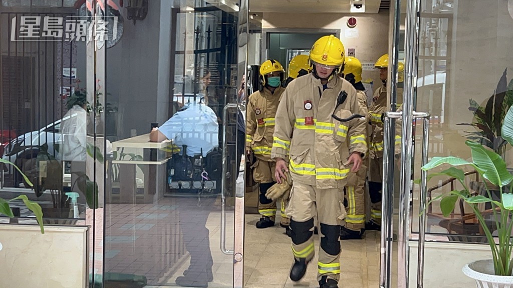 消防一度到場。楊偉亨攝 消防一度到場。楊偉亨攝