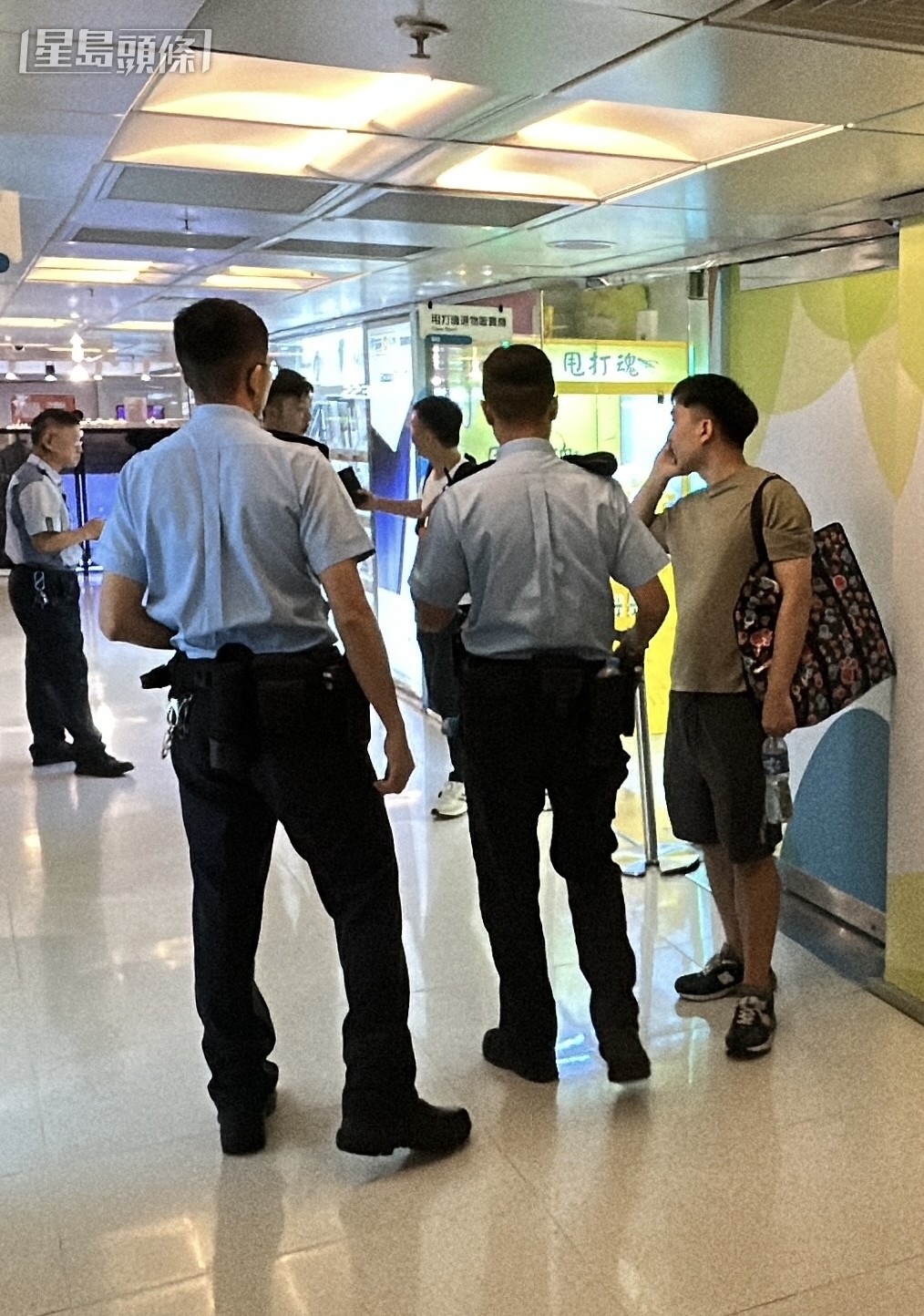 夾公仔店舖負責人報警。