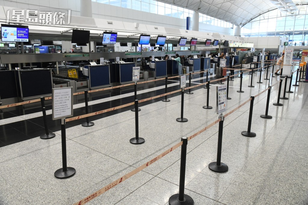 機場航班受颱風影響。 機場航班受颱風影響。