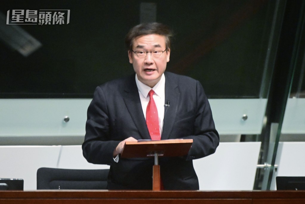 林順潮關注,在羅湖及福田口岸會否實行「兩地一檢」。資料圖片 林順潮關注,在羅湖及福田口岸會否實行「兩地一檢」。資料圖片