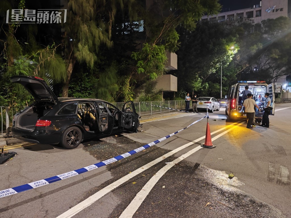 警員架起封鎖線調查。 警員架起封鎖線調查。