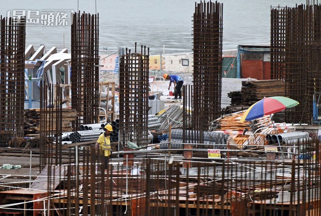 建造業私人市場萎縮情況下, 工人開工不足或沒工開的情況嚴重。資料圖片 建造業私人市場萎縮情況下, 工人開工不足或沒工開的情況嚴重。資料圖片