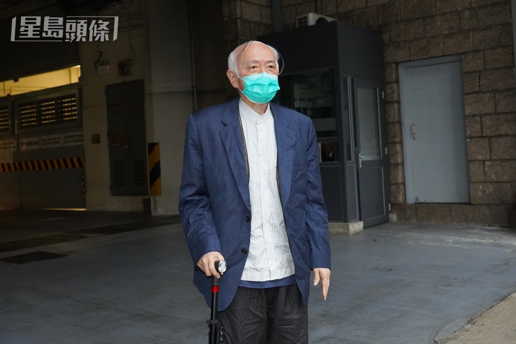 詹培忠頭髮斑白。