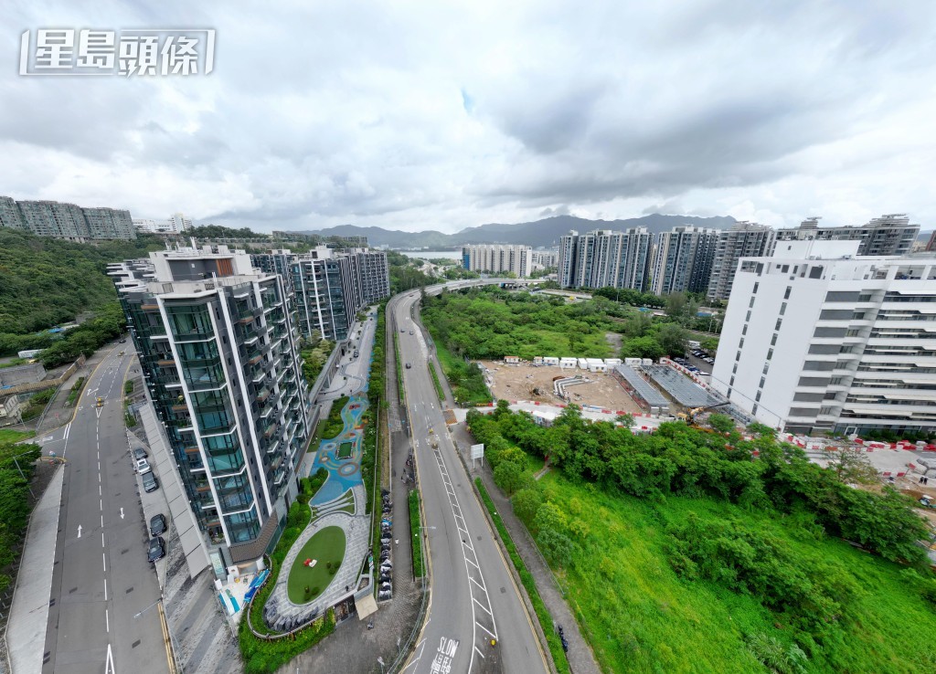 新車站預計將落戶於香港中文大學羅桂祥綜合生物醫學大樓附近,新車站預計將落戶於香港中文大學羅桂祥綜合生物醫學大樓附近,私人屋苑「嘉熙」的對面土地。 新車站預計將落戶於香港中文大學羅桂祥綜合生物醫學大樓附近,新車站預計將落戶於香港中文大學羅桂祥綜合生物醫學大樓附近,私人屋苑「嘉熙」的對面土地。
