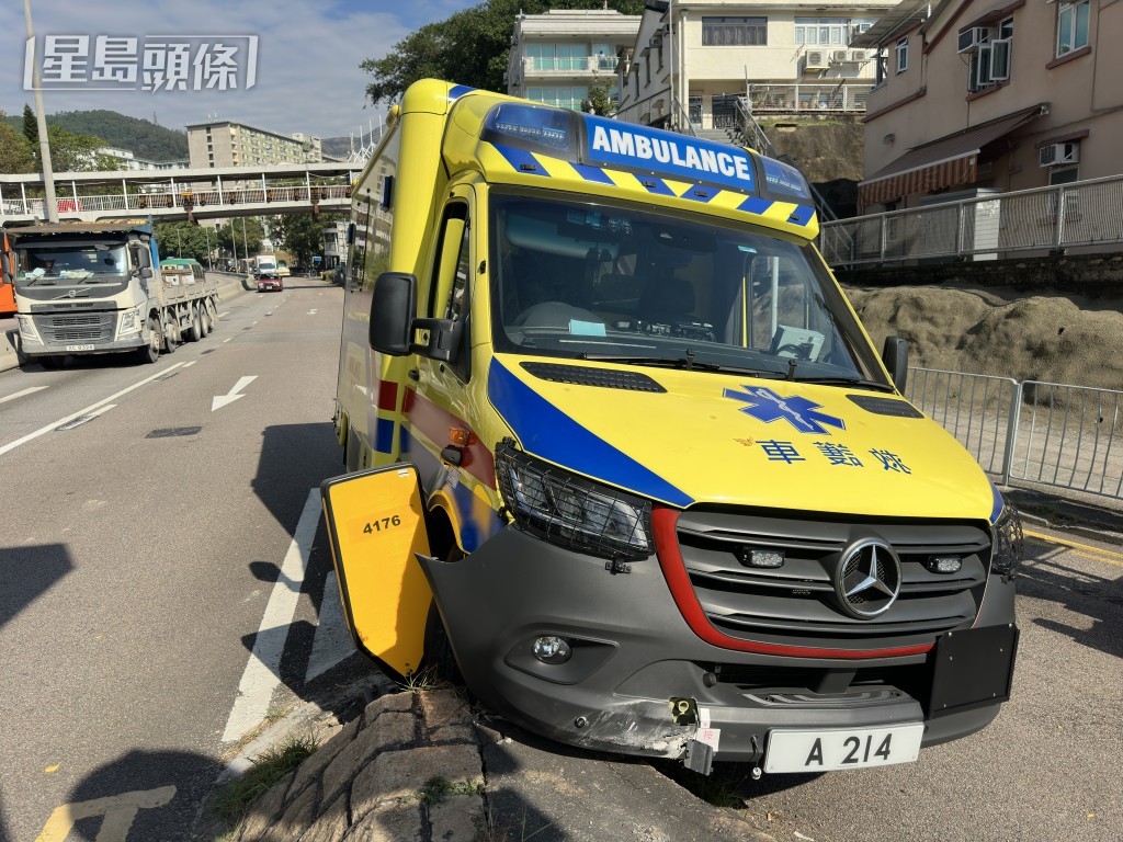 救護車失事損毀。梁國峰攝