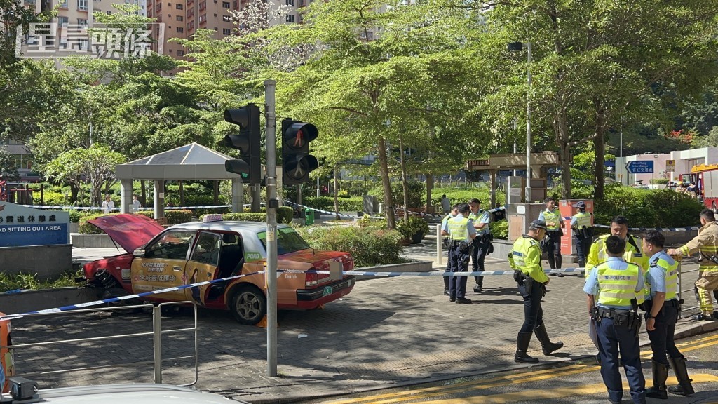 的士剷上行人路釀一死四傷。 的士剷上行人路釀一死四傷。