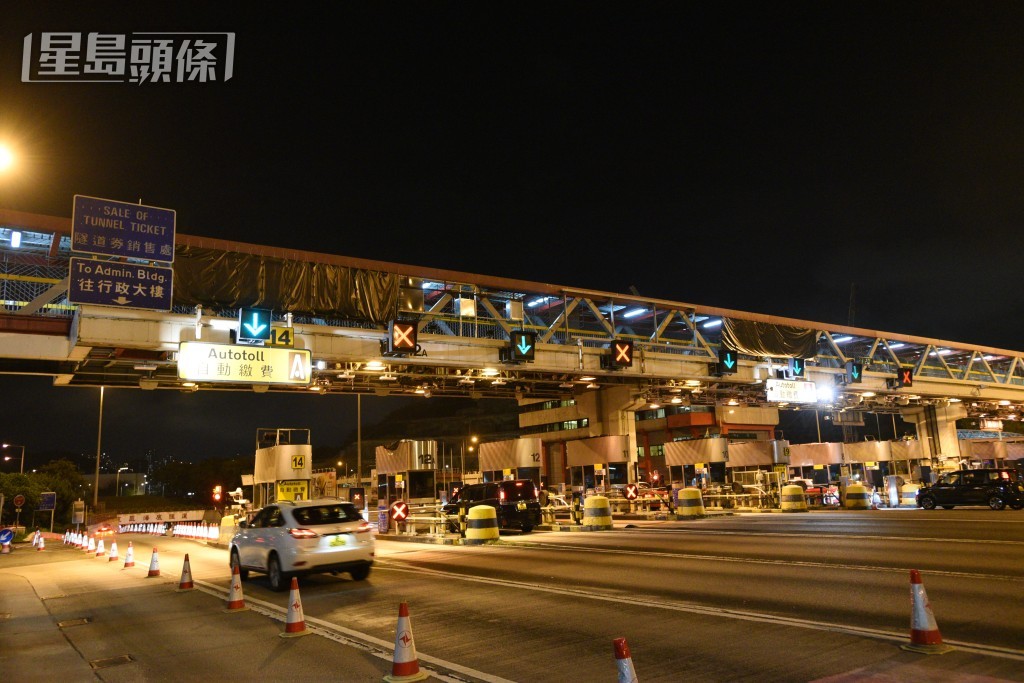 運輸署指「633」固定收費方案實施後，在8月上午7時至10時及下午5時至8時的繁忙時間，整體過海車流量與實施前相若，約為92500架次。資料圖片