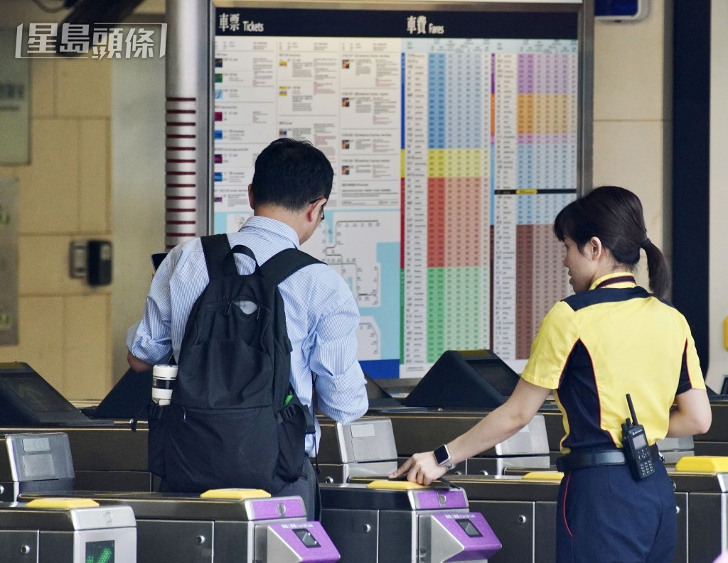 港铁根据票价调整机制,今年可加价5.05%,由于触及封顶机制,最多可加价3.09%。资料图片 港铁根据票价调整机制,今年可加价5.05%,由于触及封顶机制,最多可加价3.09%。资料图片
