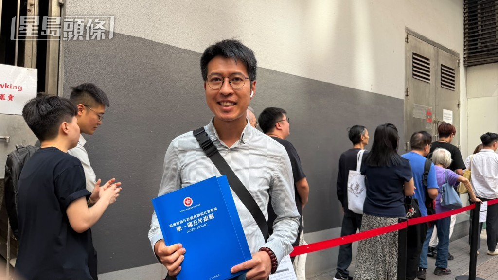 從事地產業的譚先生認為香港第一個五年規劃和新一份施政報告,符合市民預期。 從事地產業的譚先生認為香港第一個五年規劃和新一份施政報告,符合市民預期。