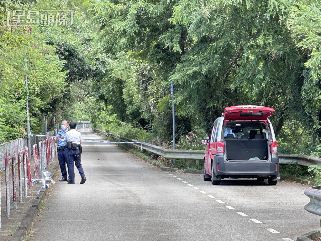 的士司機車上燒炭死亡。 的士司機車上燒炭死亡。